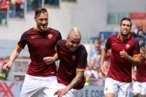 Francesco Totti leggendario, 600 presenze in A con la Roma. L'Olimpico si inchina al suo capitano
