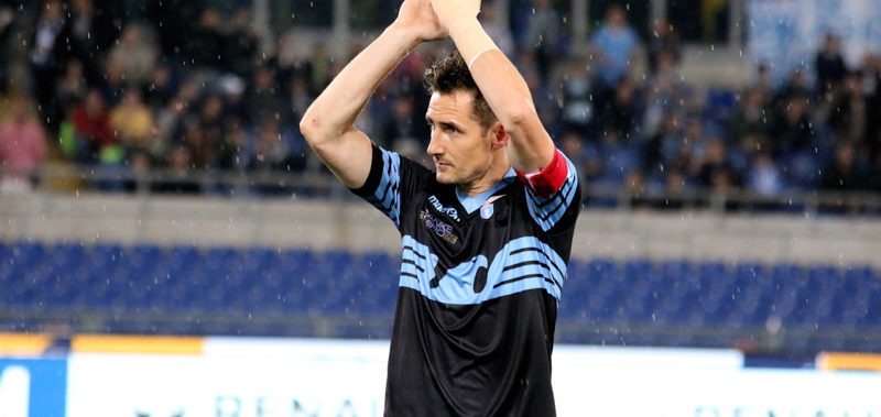 Lazio – Klose day – Miro saluta con goal su rigore in un Olimpico pieno ad applaudirlo.