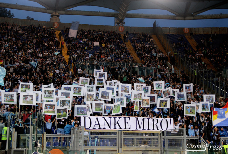 Lazio - Klose day - Miro saluta con goal su rigore in un Olimpico pieno ad applaudirlo. [foto C. Martemucci]