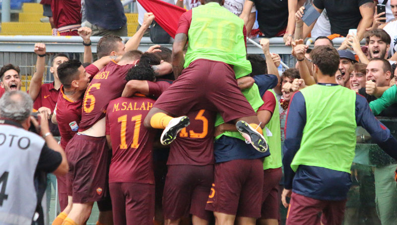 Dopo il diluvio la Roma ritrova il sorriso con Dzeko e Totti. E il capitano: “Forse non lascio”