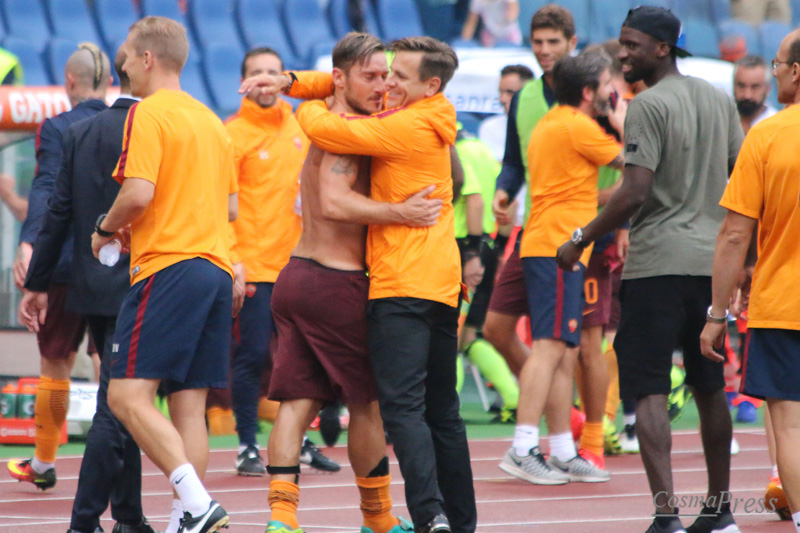 Totti porta il sole sull'Olimpico, Roma Sampdoria 3-2 [foto Martemucci]