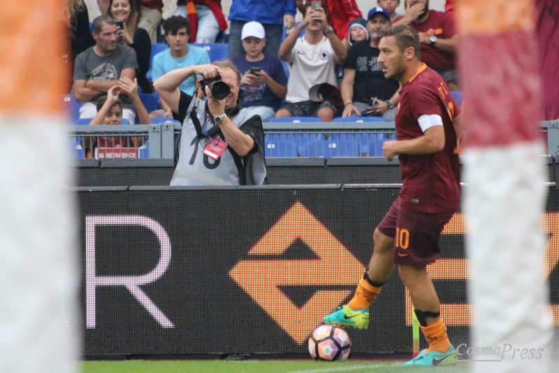 Totti porta il sole sull'Olimpico, Roma Sampdoria 3-2 [foto Martemucci]