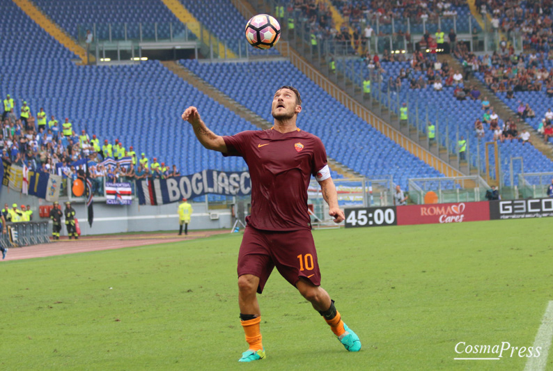 Totti porta il sole sull'Olimpico, Roma Sampdoria 3-2 [foto Martemucci]