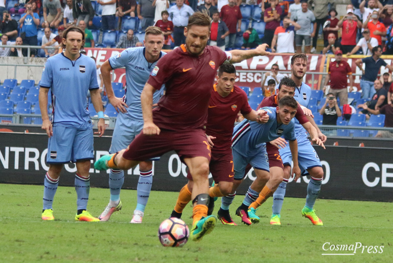 Totti porta il sole sull'Olimpico, Roma Sampdoria 3-2 [foto Martemucci]