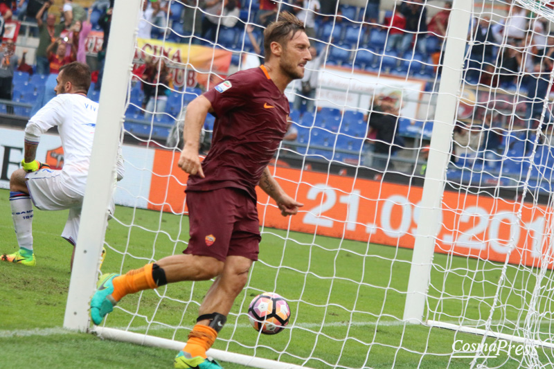 Totti porta il sole sull'Olimpico, Roma Sampdoria 3-2 [foto Martemucci]