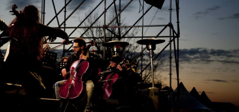 Roma – 50violoncelli intonano Hallelujah di Cohen mentre il primo sole dell’anno sorge. Brindisi al Circo Massimo, poi la festa per la città.