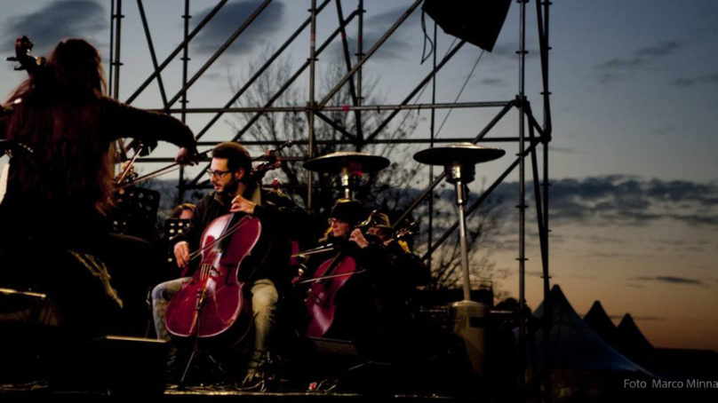 Roma – 50violoncelli intonano Hallelujah di Cohen mentre il primo sole dell’anno sorge. Brindisi al Circo Massimo, poi la festa per la città.