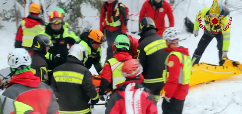 Hotel Rigopiano: Estratta viva la figlia del cuoco. La madre aveva indicato ai soccoritori dove scavare.