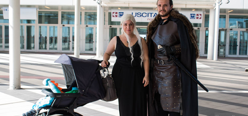 Aspettando l’ottava stagione Daenerys e Jon arrivano al Romics con bebè.Spoiler?