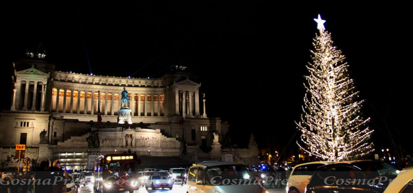 Video – Conto alla rovescia e accensione Albero di Natale in Piazza Venezia a Roma