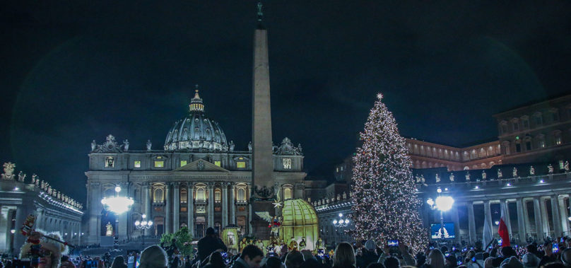 A Piazza San Pietro inaugurato il Presepe e acceso l’albero di Natale
