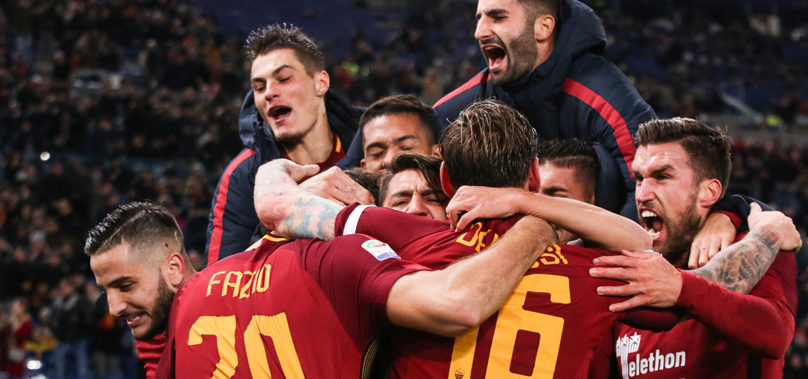 La vittoria della grinta. Fazio abbatte il Cagliari sul gong, Roma accorcia in vetta