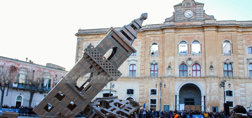 Video – Crollo Mausoleo di 19 metri a Matera – Evento Meno Uno – Matera2019