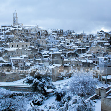 Video – Matera capitale europea della cultura 2019 con la neve sembra una bellissima cartolina.