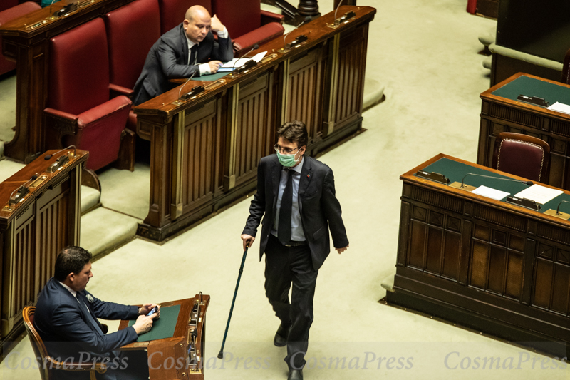 Deputies of the Italian Republic in Parliament with mask