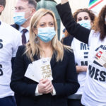 Flash Mob di Fratelli d'Italia: “M5S mette all'asta l'Italia votando il Mes”