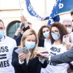 Flash Mob di Fratelli d'Italia: “M5S mette all'asta l'Italia votando il Mes”