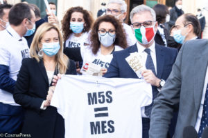 Flash Mob di Fratelli d'Italia: “M5S mette all'asta l'Italia votando il Mes”