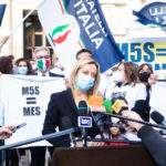 Flash Mob di Fratelli d'Italia: “M5S mette all'asta l'Italia votando il Mes”