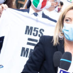Flash Mob di Fratelli d'Italia: “M5S mette all'asta l'Italia votando il Mes”
