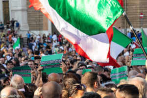 No Greenpass, manifestazione contro la tessera sanitaria a Roma.