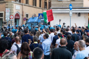 No Greenpass, manifestazione contro la tessera sanitaria a Roma.