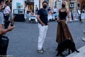 giornalista aggredito da un no-vax, i colleghi scendono in piazza: "Basta violenze contro di noi"