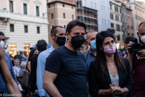 giornalista aggredito da un no-vax, i colleghi scendono in piazza: "Basta violenze contro di noi"