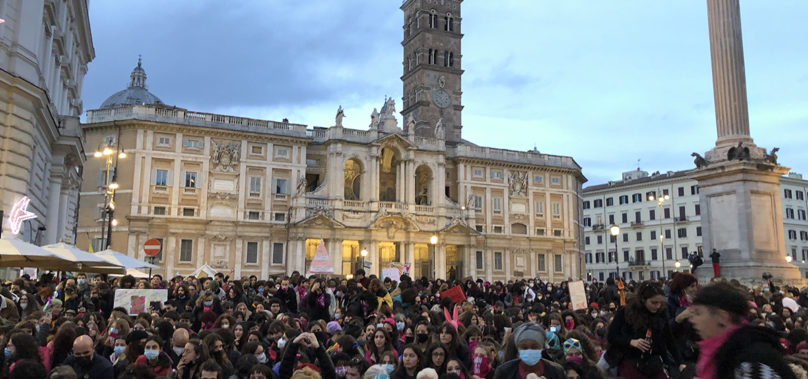 Video: A Roma manifestazione contro la violenza sulle donne.
