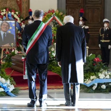 Mattarella rende omaggio alla camera ardente di David Sassoli